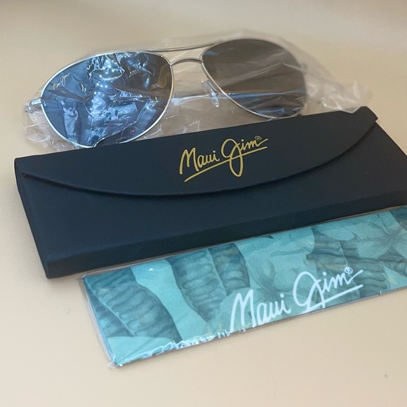 Maui Jim Accessories - Maui Jim Baby Beach Aviator Titanium Frame w / Polarized Lens